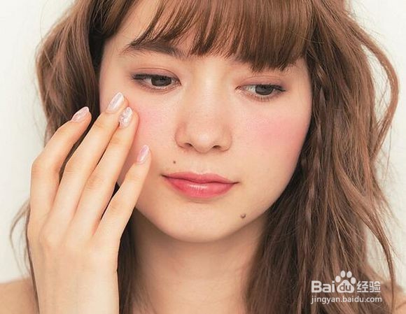 如何化一款让唇颊美的闪闪发光的美妆