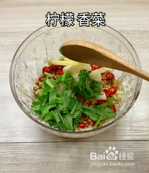 如何自制清爽开胃的柠檬手撕鸡