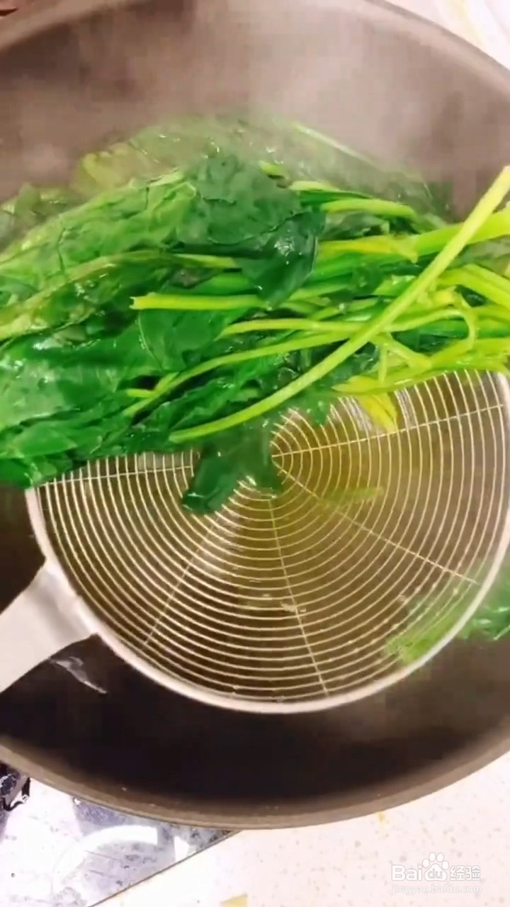 如何制作凉拌菠菜蛋皮粉丝