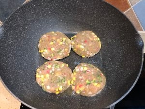 怎么做香煎鸡胸肉饼?