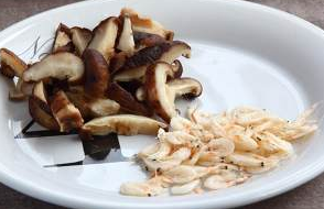 午餐香菇油饭怎么制作