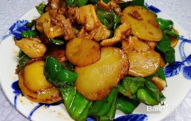 五花肉炒青椒土豆片