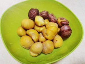 板栗烧鸡的做法