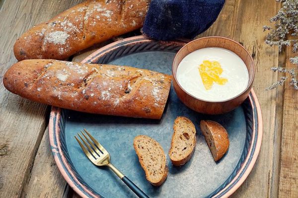 红酒葡萄种黑裸麦面包