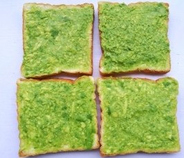 牛油果鸡蛋火腿三明治