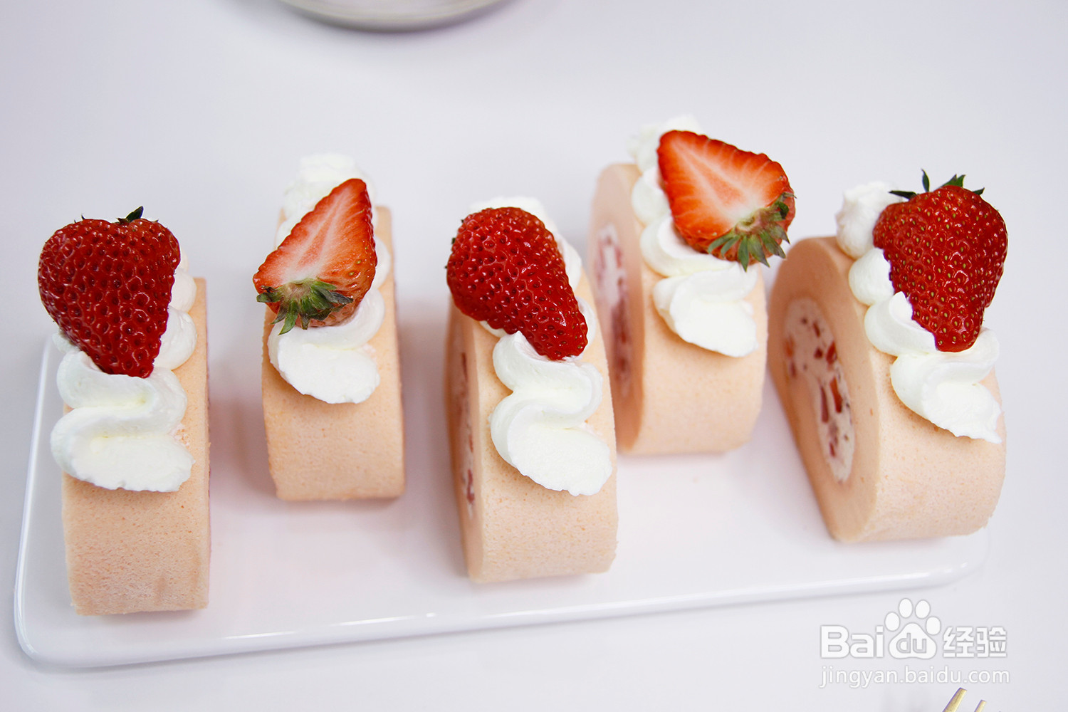 草莓蛋糕卷的做法