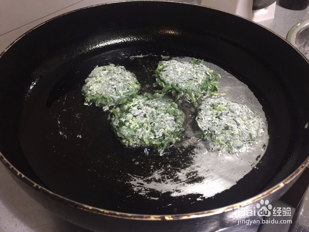 家常煎芹菜叶饼,简单!