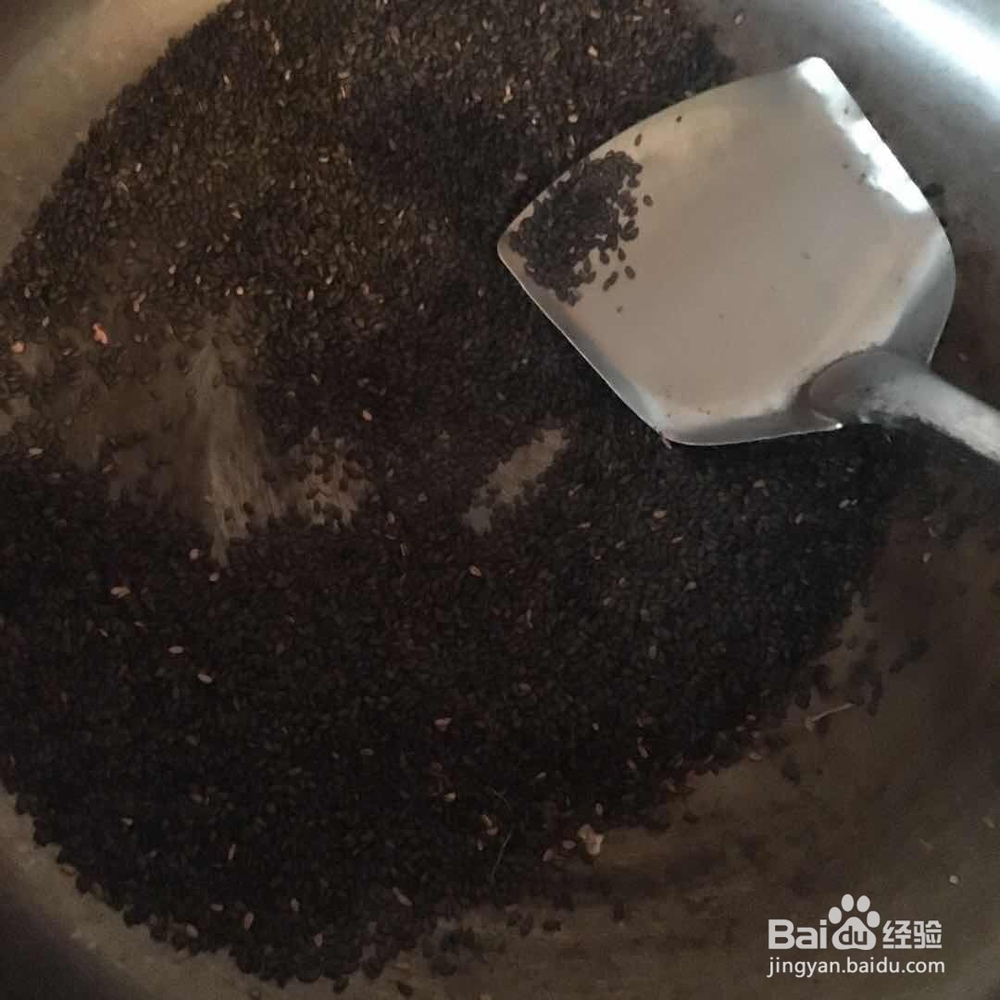 怎样做一份黑芝麻红糖衣花生