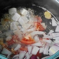 怎么做洋葱虾仁豆腐汤