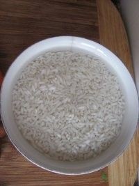 在家自制美味的豆沙牛奶米糕