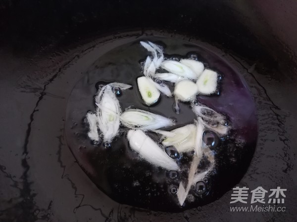 山药炒木耳的做法
