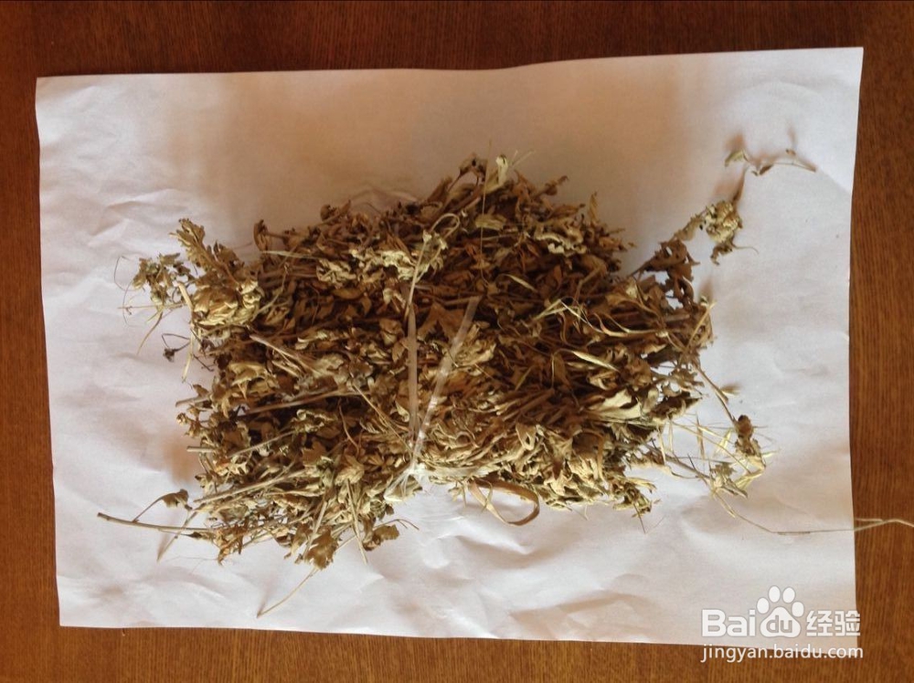 怎样治疗湿疹？艾蒿生姜加高度酒擦拭按摩法