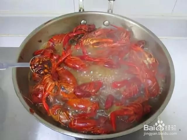 杨梅酒小龙虾的做法