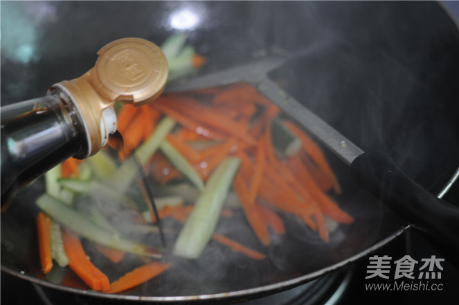 胡萝卜炒黄瓜条