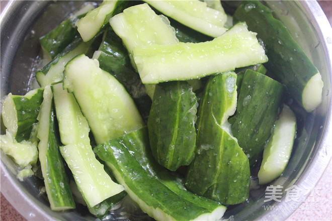 红椒拍黄瓜的做法