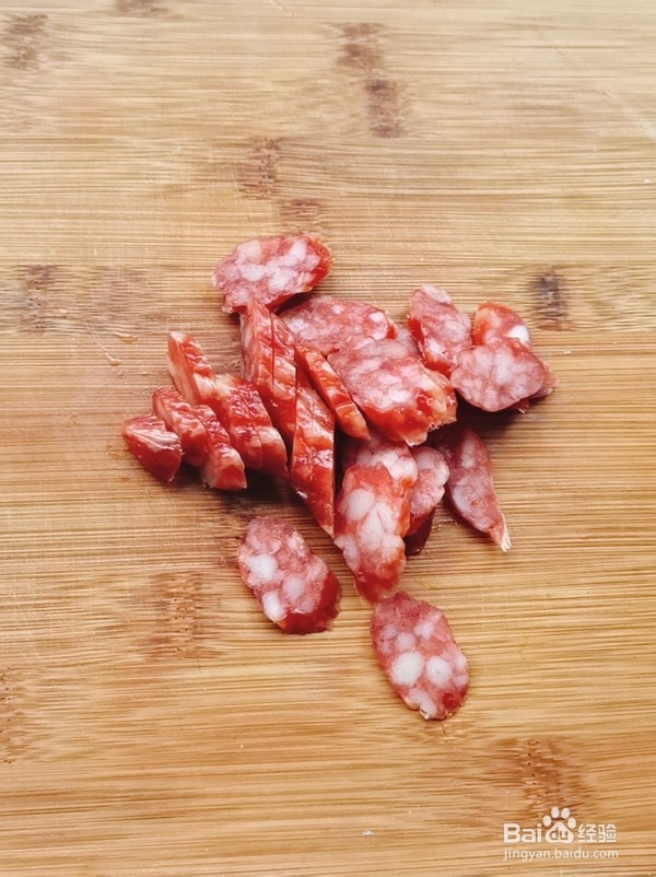 美味家常鸡腿腊肠煲仔饭