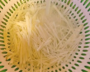 凉拌土豆丝的美味做法