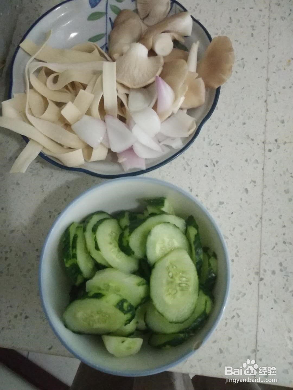 黄瓜蘑菇炒面如何做？