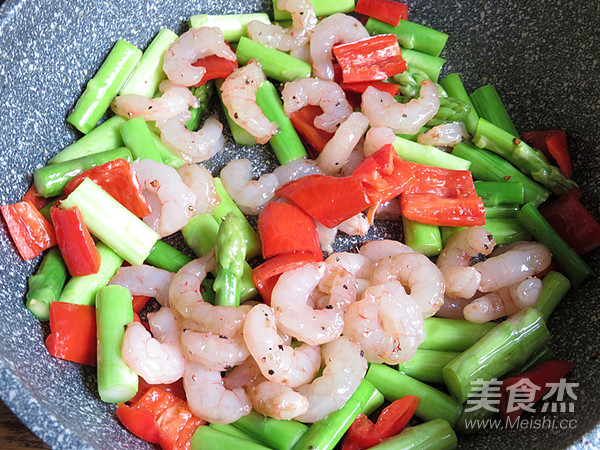 芦笋炒虾仁的做法