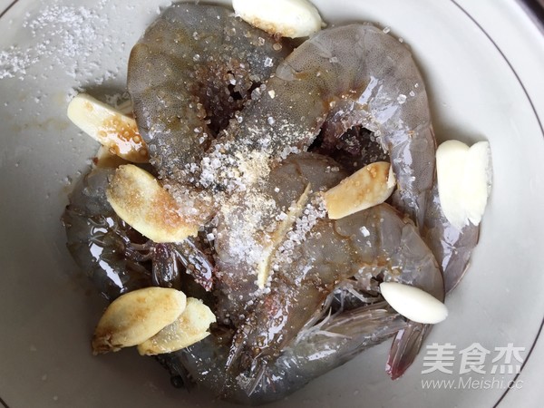 蒜蓉金针菇烤花蛤虾