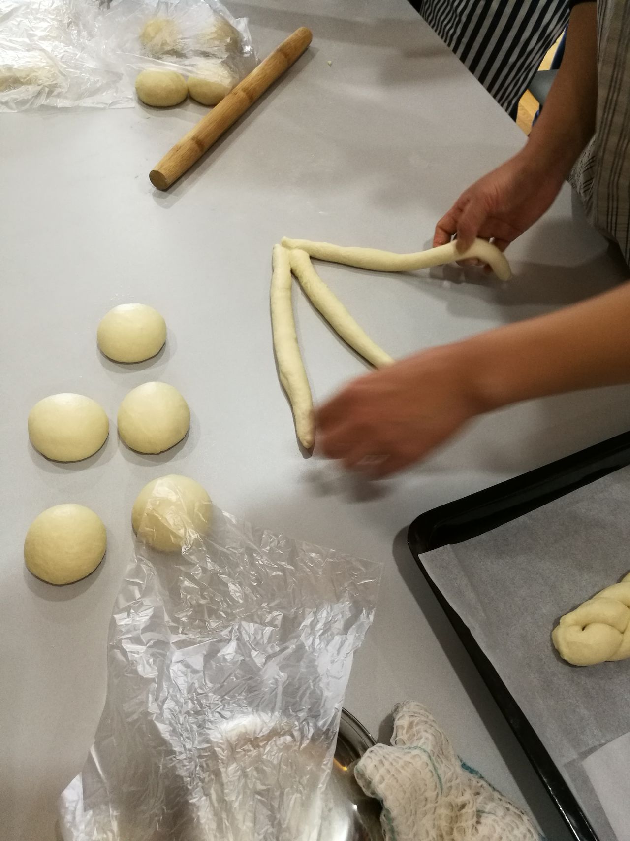 火腿色拉辫子包的做法，妈妈们学会了吗？