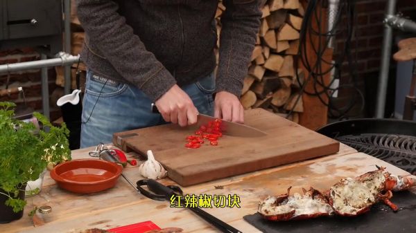 柠檬黄油烤加拿大龙虾