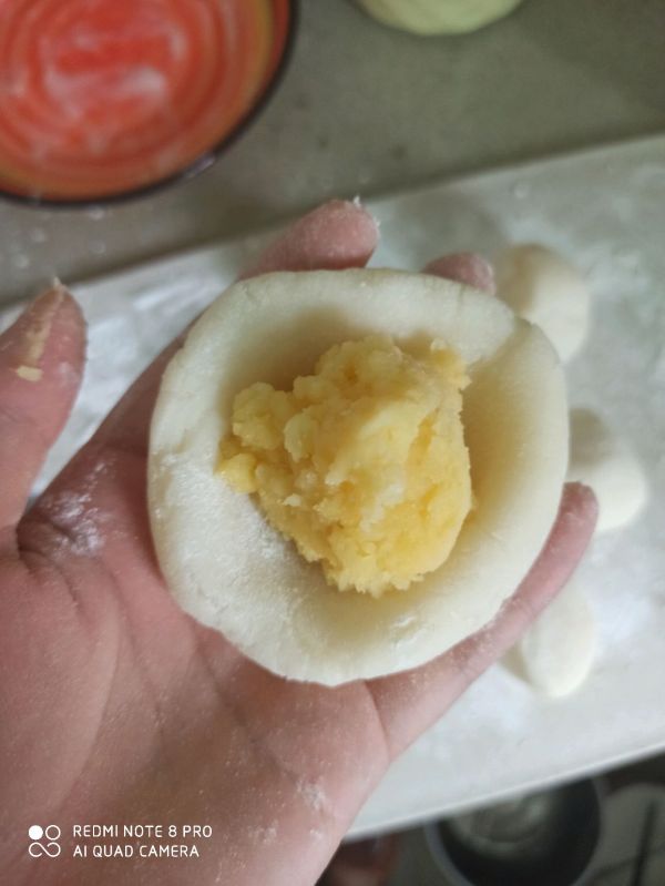 奶黄馅冰皮月饼