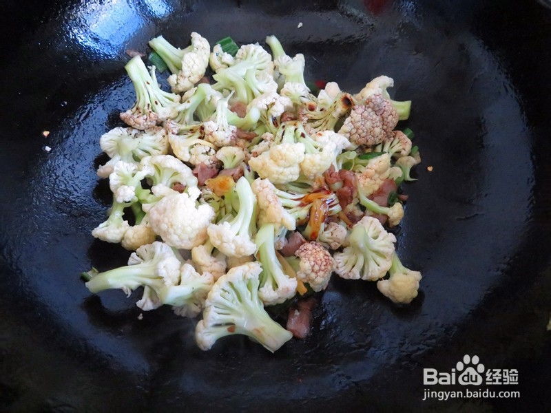 菜花炒肉怎么做？