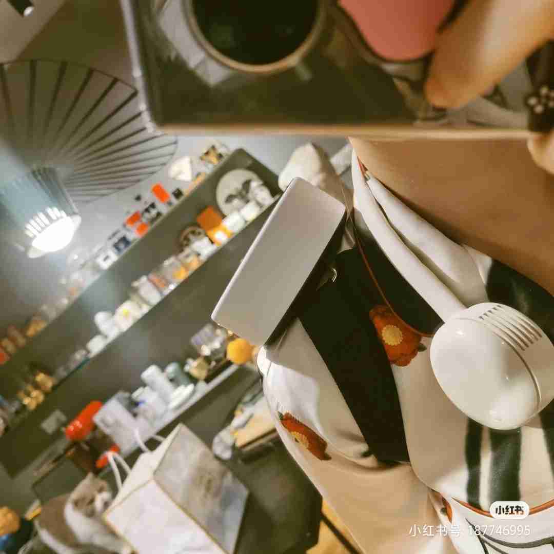 小米出品的左点小艾,非常小巧,没有烟不呛鼻,用起来也是简单