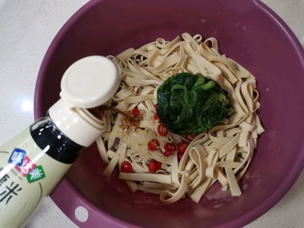 低脂凉拌菠菜豆腐皮