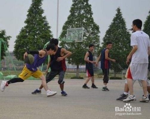 打篮球时如何避免冲突