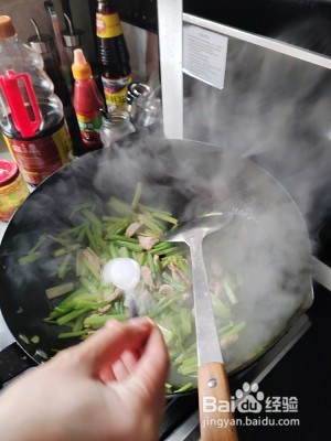 教你怎么做水芹菜炒肉