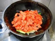 胡萝卜回锅烤肉的做法