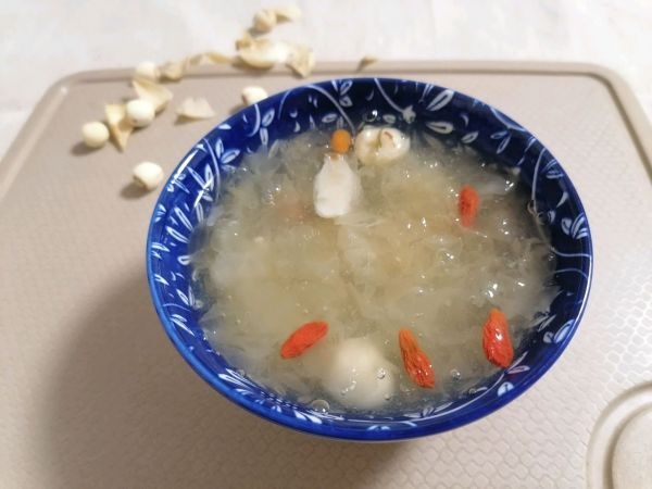 银耳百合莲子羹