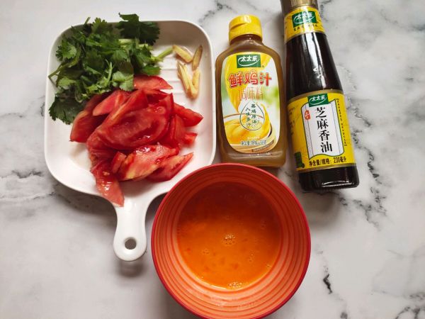 西红柿鸡蛋热汤面