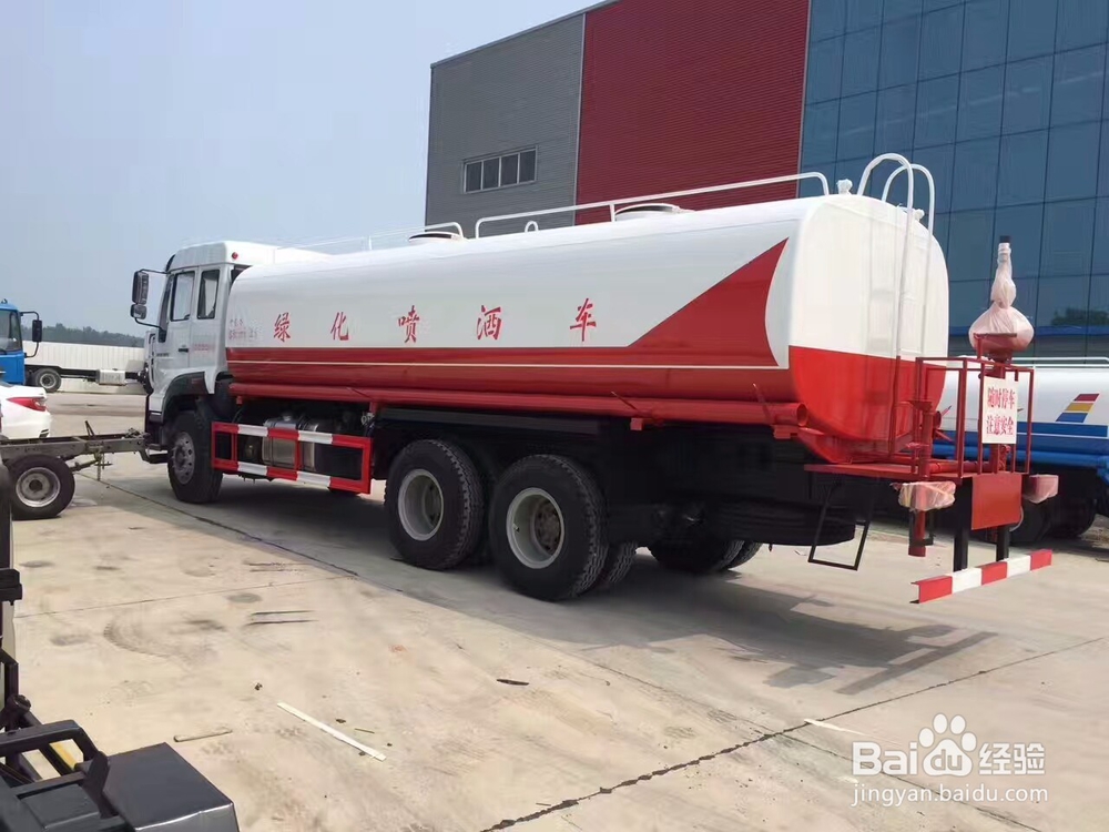 重汽后双桥洒水车参数,在哪买重汽洒水车