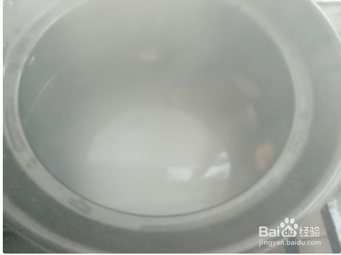 制作牡蛎鱿鱼粥