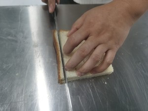 肉松吐司卷的做法