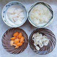 如何制作枇杷雪梨百合银耳汤