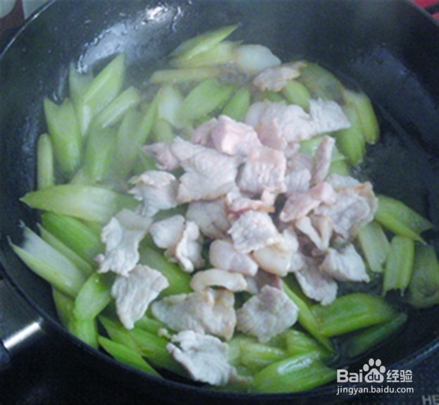 芹菜炒肉的做法