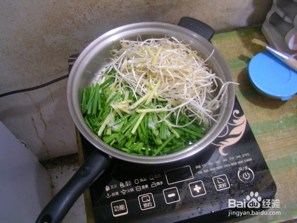 绿豆芽炒韭菜