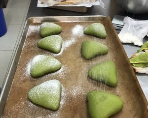 抹茶软欧（蜜豆奶酪馅）