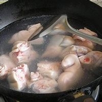 好啃的黄豆炖猪蹄如何做