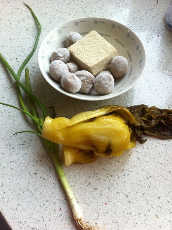 酸菜豆腐猪肉丸汤