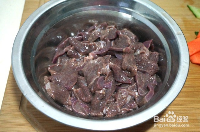 黄瓜炒猪肝的家庭制作方法