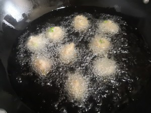 怎么做美味的炸藕丸