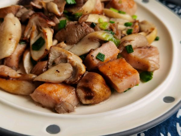 大球盖菇煎鸡胸