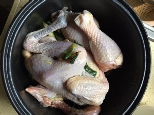 怎么做美味的无水葱油鸡