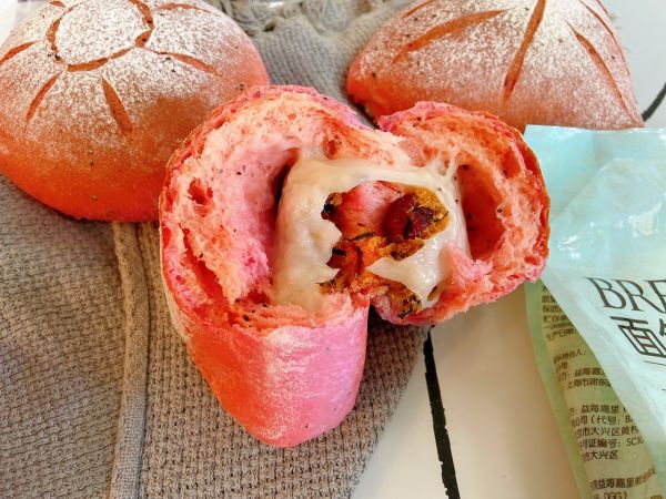 火龙果麻薯肉松软欧包