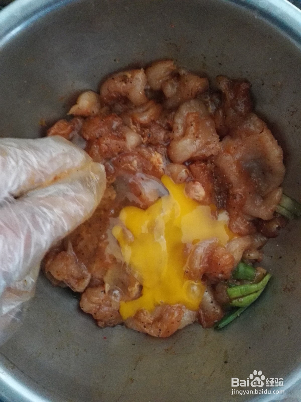 如何用鸡蛋给鸡胸肉裹上“外皮”